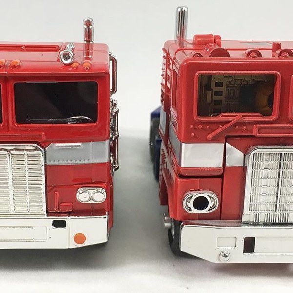 Jada Diecast G1 Optimus Prime In Hand Images Side By Side With Actual G1 Prime  (3 of 4)